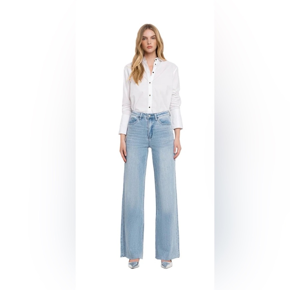 Vervet Women’s Super High-Rise Clean Cut Raw Hem‎ Light Blue Wide Leg Jeans 32